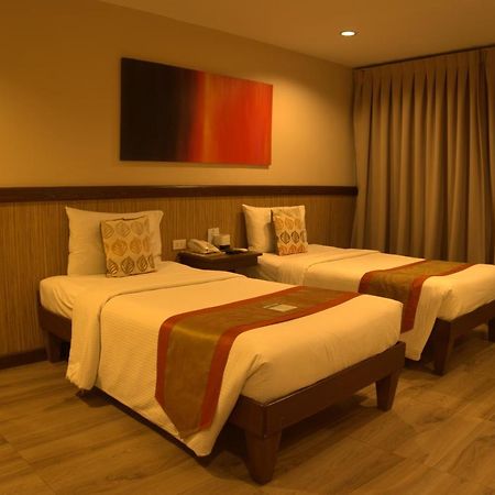 Ns Royal Hotel Cebu Buitenkant foto
